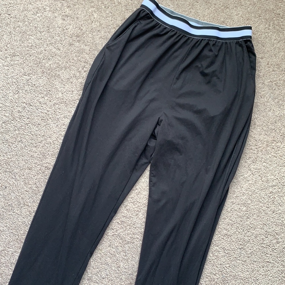 5/$25 Fashion Nova joggers with pockets